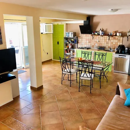 Lemony Appartement Maslinica