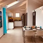 Lemony Apartment *